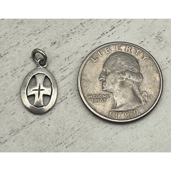 Jeep Collin’s Sterling Silver Cross Charm 1G / 0.7in - Picture 3 of 4